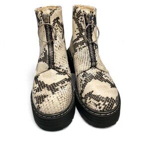 Seven7 Zoe Platform Zip Up Military Boots in Snake Print size 6 - New in Box
